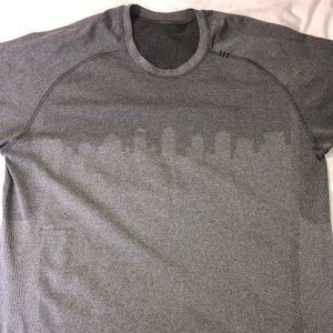 Men’s lululemon large shirt